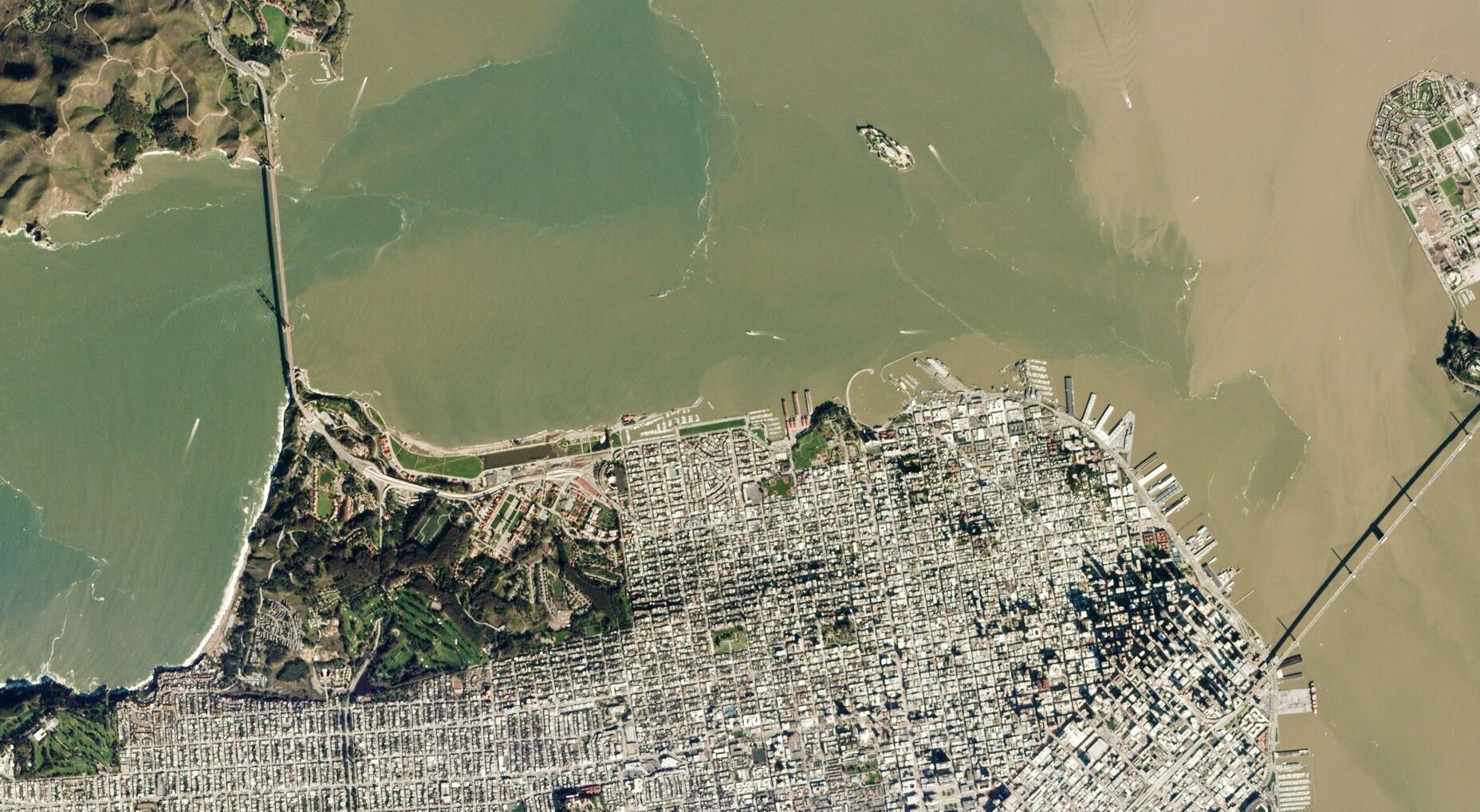 City and bay, natural colour