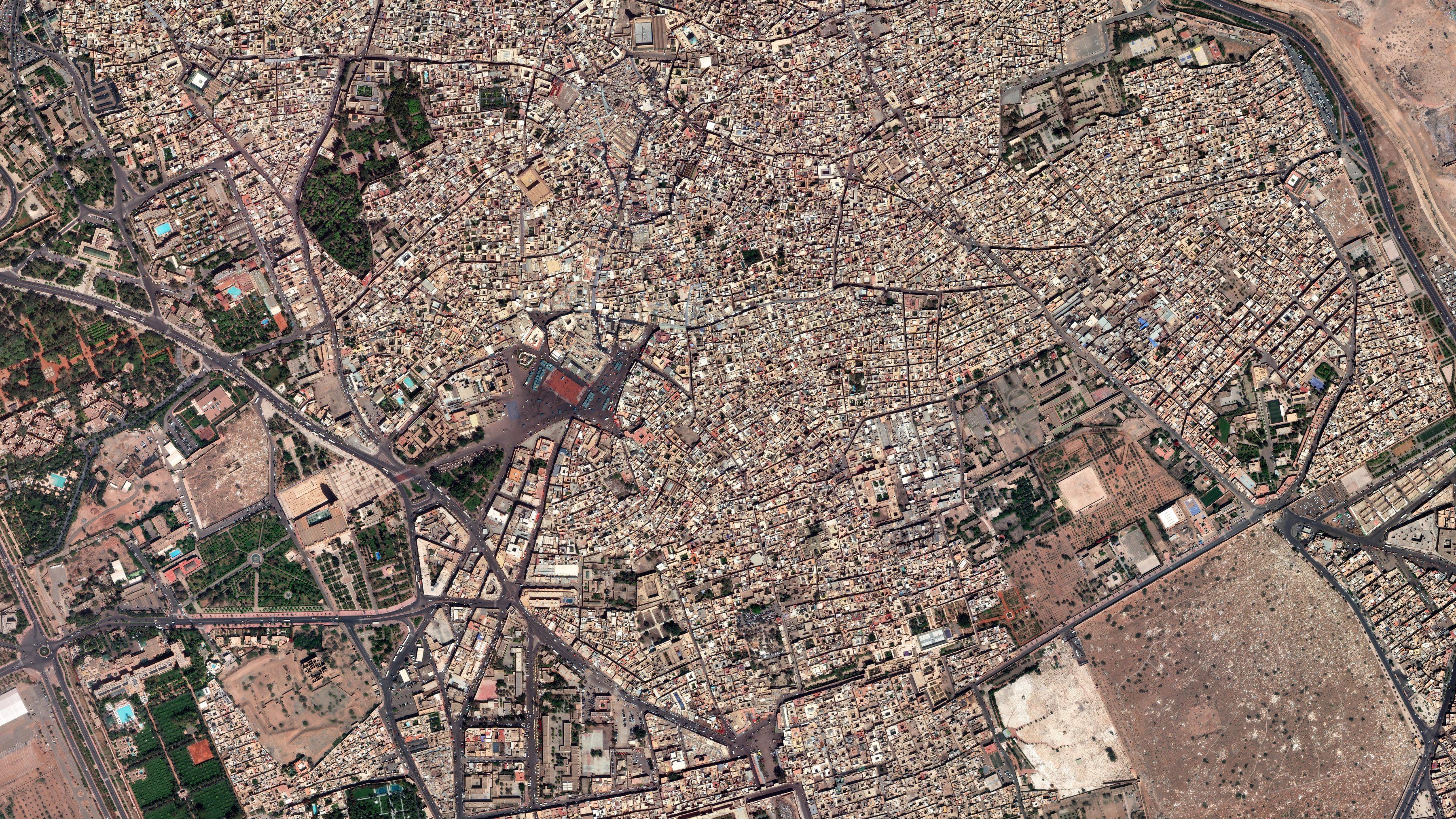 Dense city fabric at 31 cm