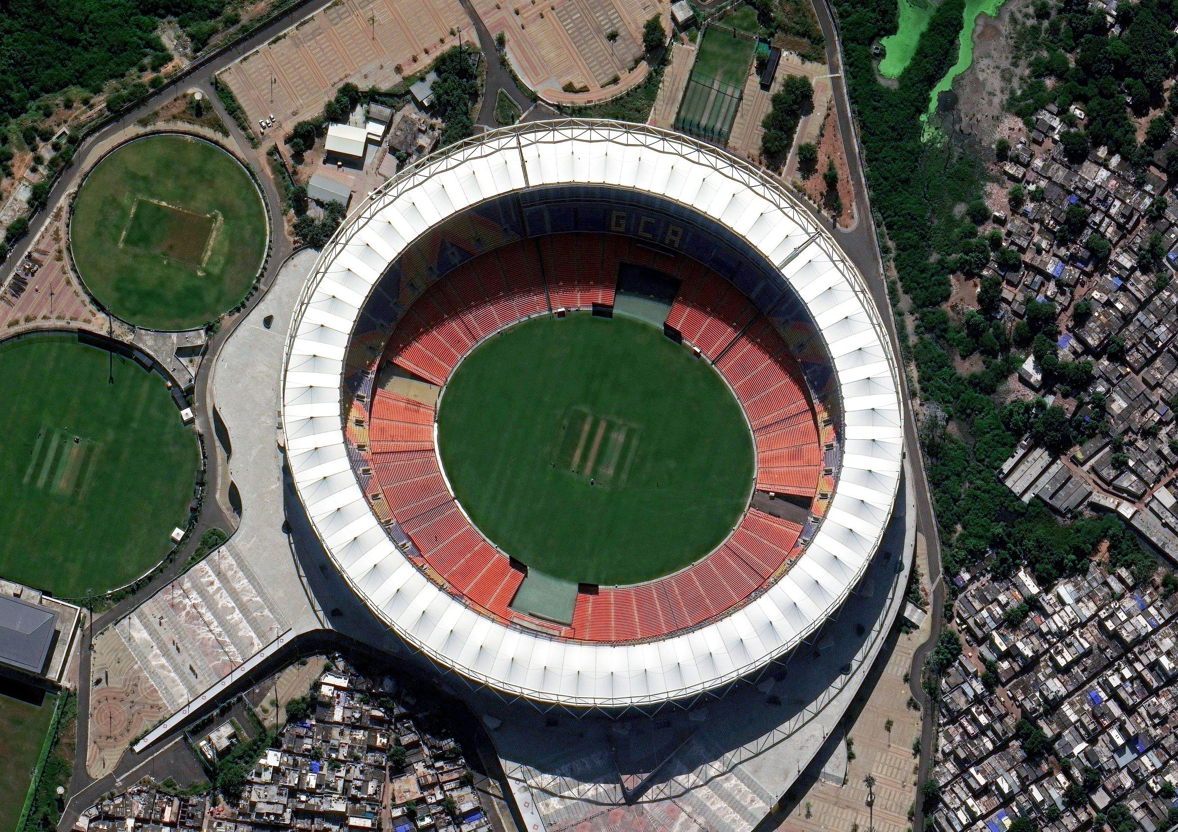 Stadium and surrounding district at 30 cm