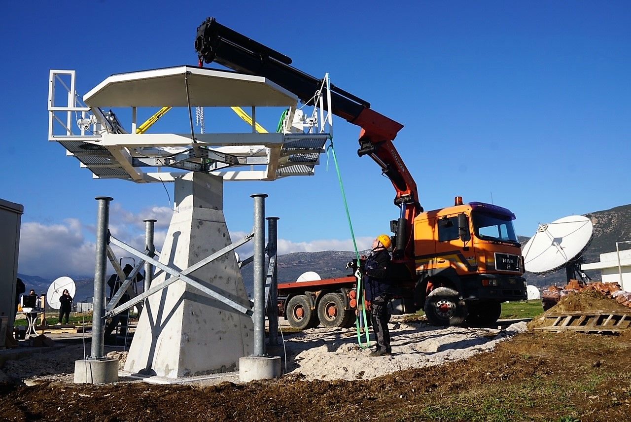 Installation of the optical ground station platform at Nemea