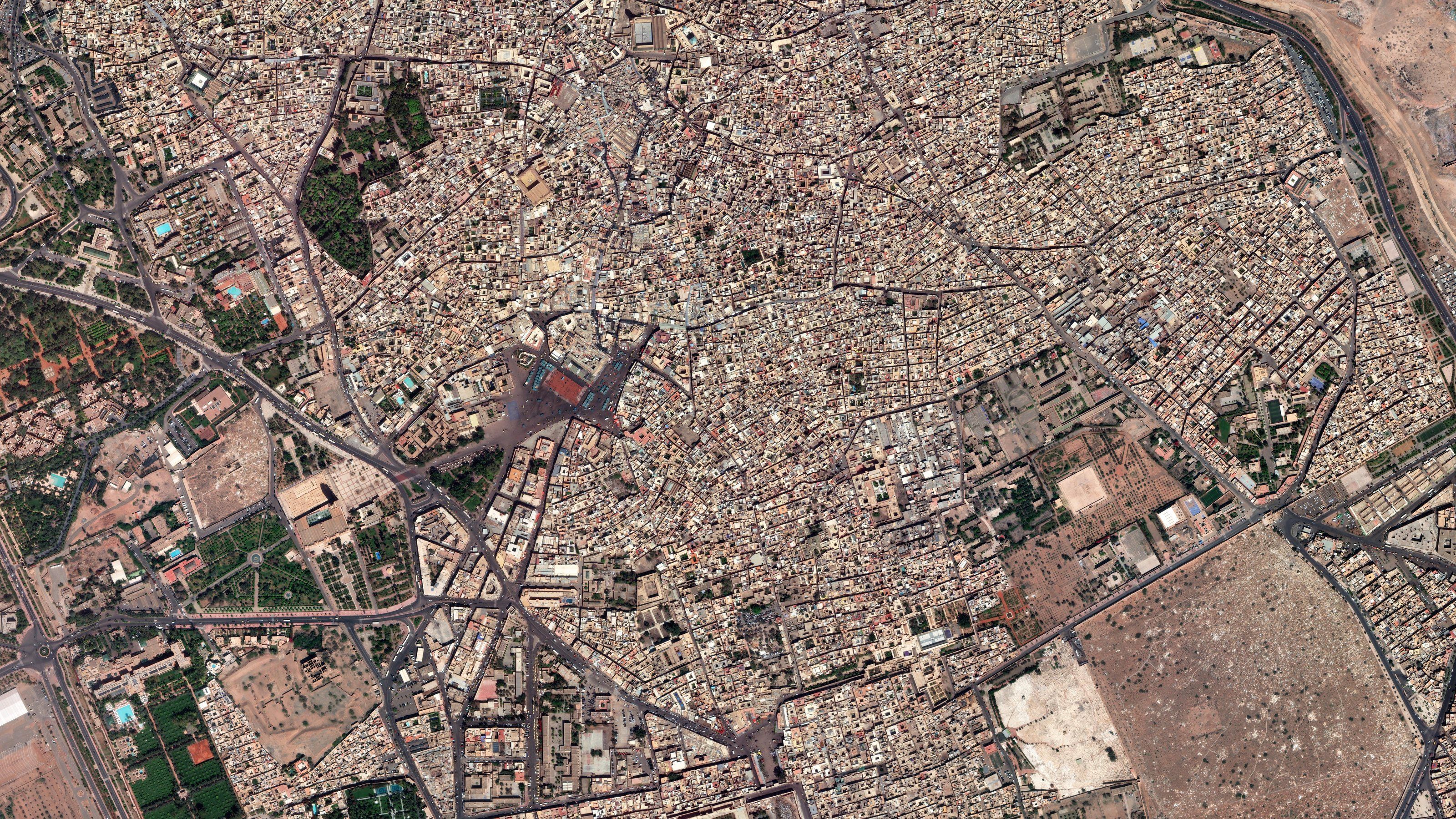 Dense historic city fabric at 31 cm