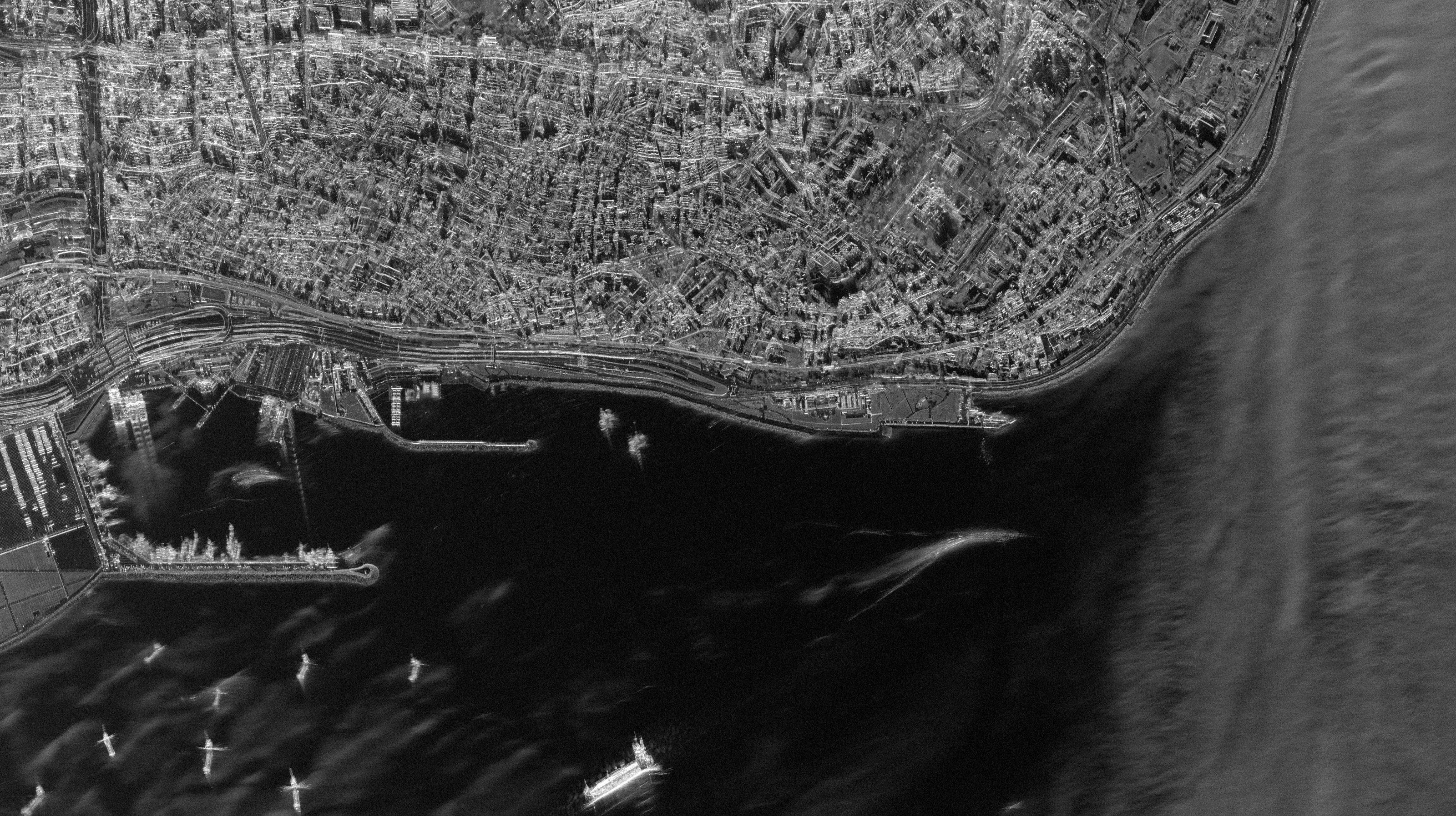 Waterfront and ships at anchor, X-band SAR