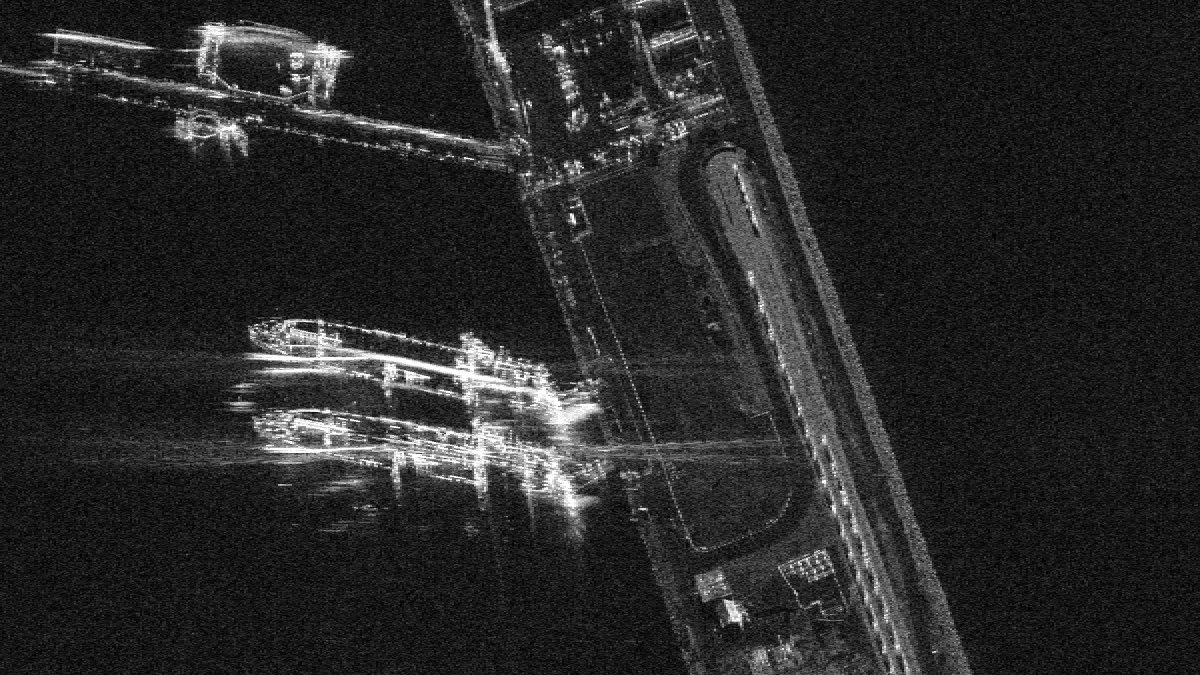 Vessels at a pier, X-band spotlight